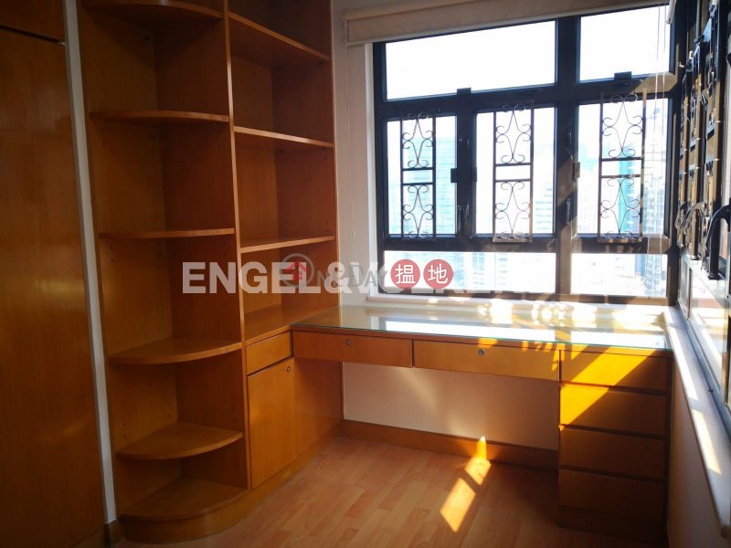 HK$ 38,000/ month | Corona Tower Central District, 3 Bedroom Family Flat for Rent in Soho