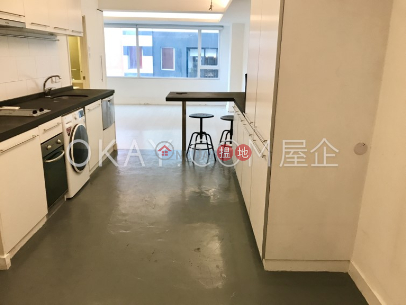 Nicely kept 1 bedroom with terrace & balcony | Rental | 122 Hollywood Road 荷李活道122號 Rental Listings