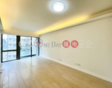Generous 1 bedroom on high floor with balcony | Rental | Po Wah Court 寶華閣 _0