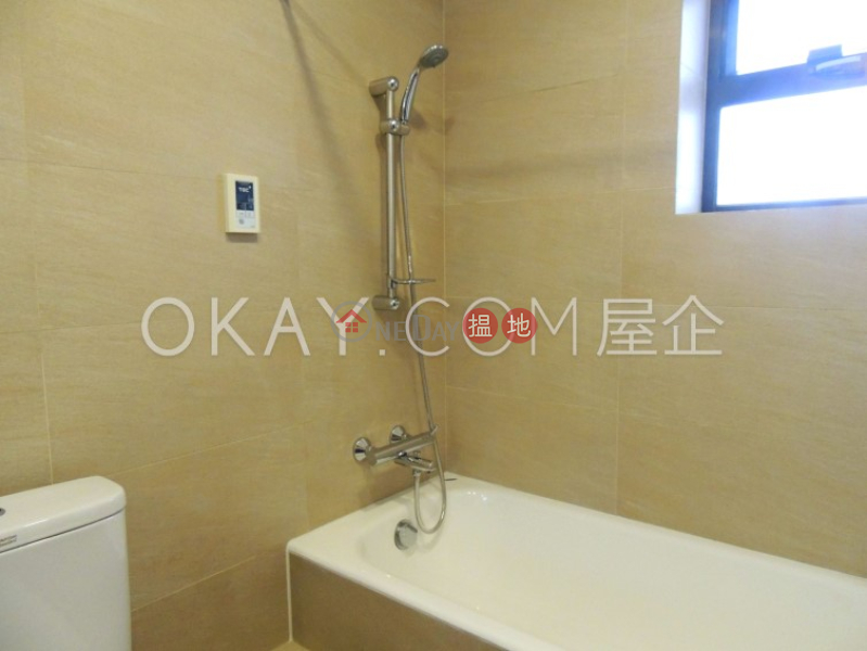 HK$ 60,000/ month, Vivian Court | Central District, Rare 2 bedroom in The Peak | Rental