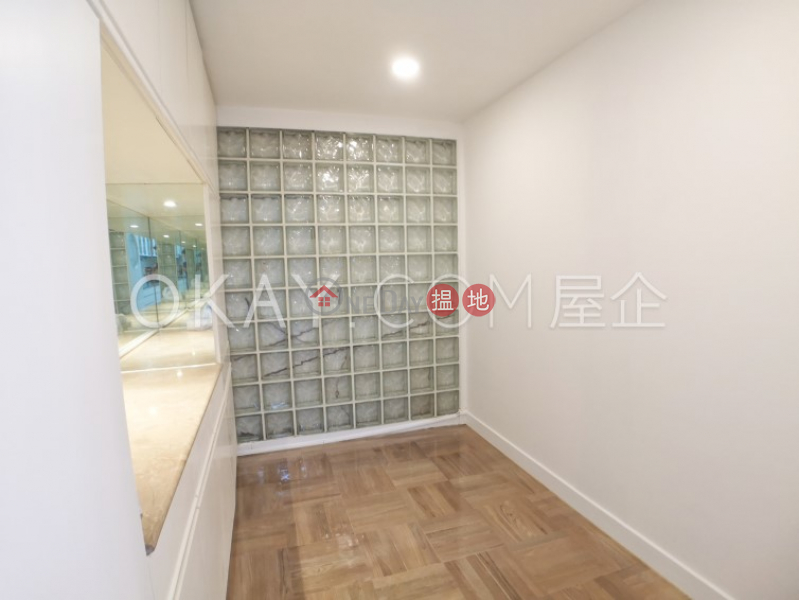 HK$ 105,000/ month Pine Court Block A-F, Central District, Unique 3 bedroom on high floor with balcony & parking | Rental