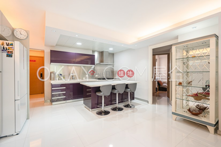HK$ 40,000/ month | Block 45-48 Baguio Villa Western District Efficient 3 bedroom with parking | Rental