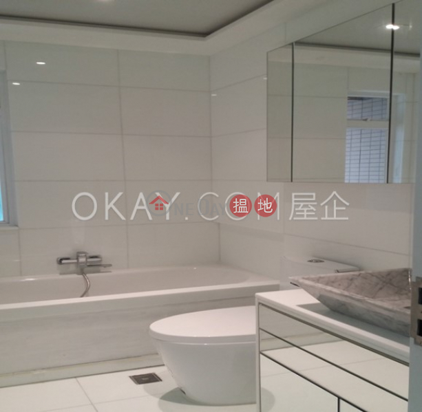Luxurious 3 bedroom with parking | Rental | Hillsborough Court 曉峰閣 Rental Listings