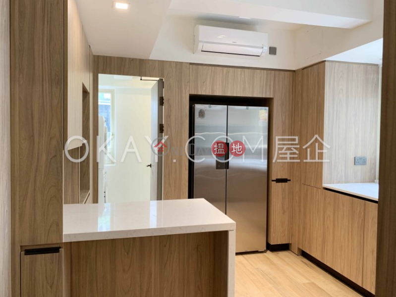 Rare 2 bedroom in Mid-levels Central | Rental | St. Joan Court 勝宗大廈 Rental Listings