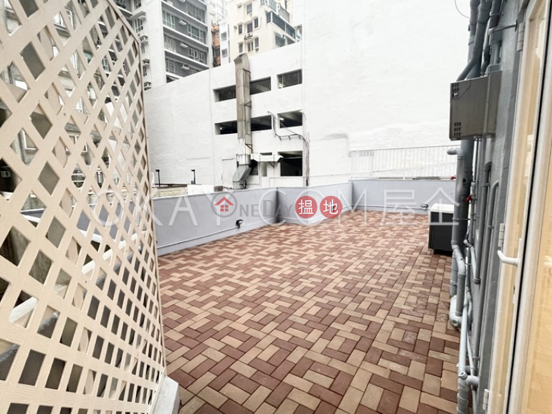 2房1廁,實用率高海暉大廈出租單位|海暉大廈(Oceanic Building)出租樓盤 (OKAY-R243766)
