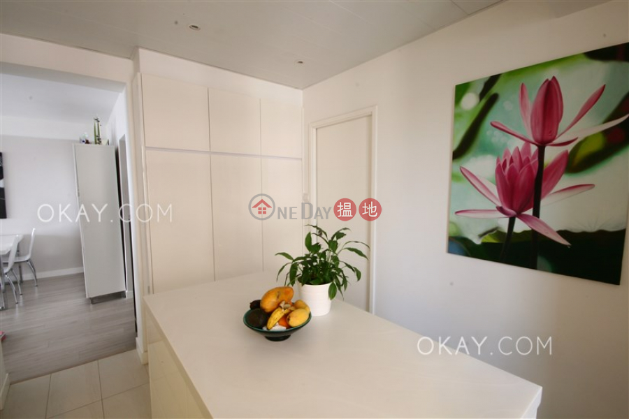 HK$ 11.2M | Discovery Bay, Phase 3 Parkvale Village, Woodland Court Lantau Island | Charming 3 bedroom with balcony | For Sale
