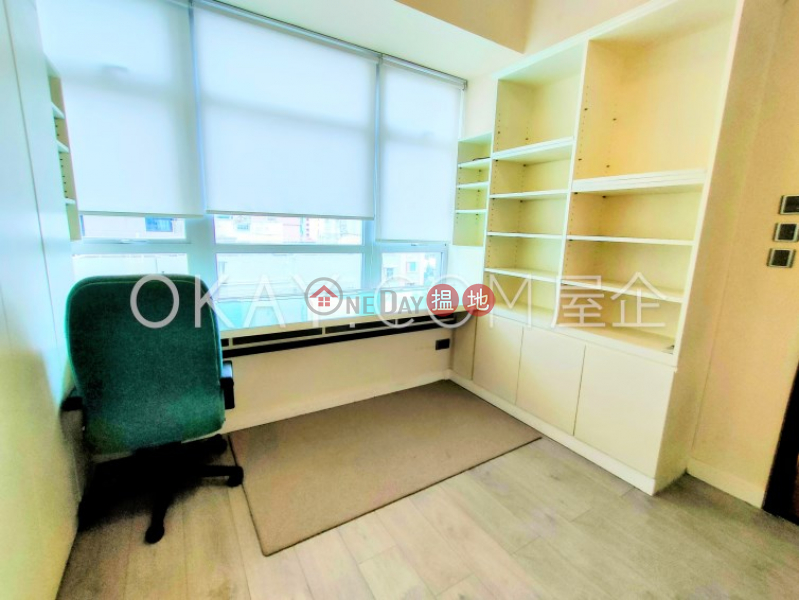 Elegant 2 bedroom with balcony | Rental, J Residence 嘉薈軒 Rental Listings | Wan Chai District (OKAY-R70202)
