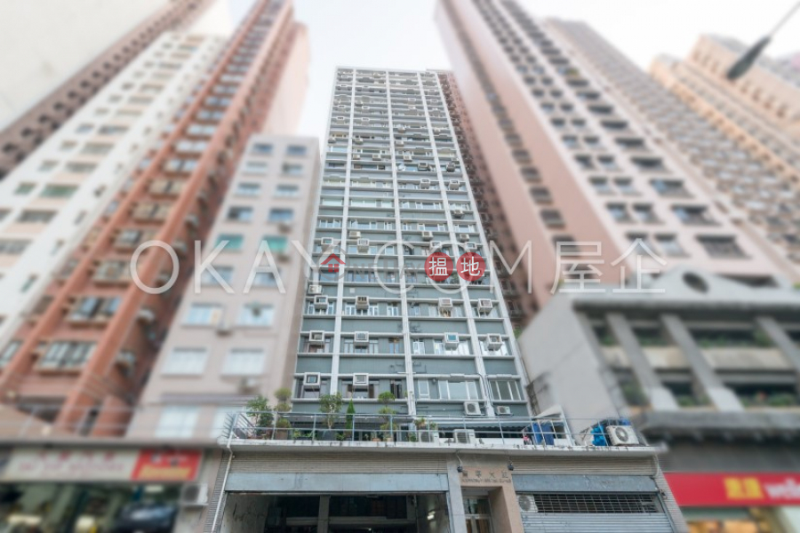 Property Search Hong Kong | OneDay | Residential, Rental Listings, Nicely kept 1 bedroom on high floor with rooftop | Rental