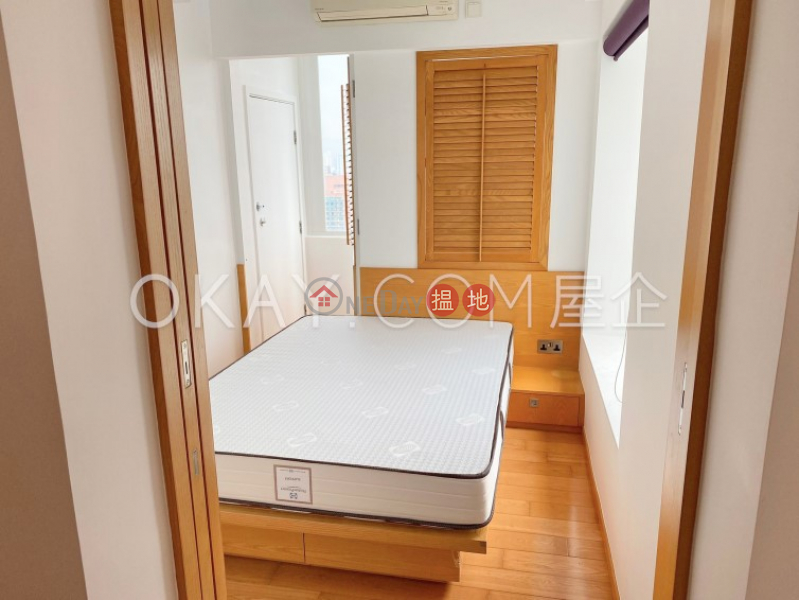 HK$ 32,000/ month | Golden Lodge Western District Gorgeous 1 bed on high floor with sea views & rooftop | Rental