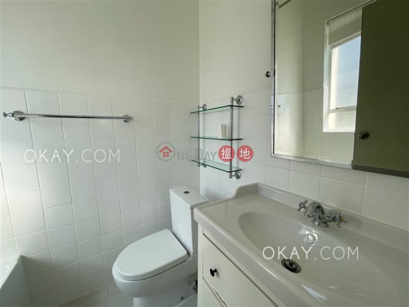 Cozy 3 bedroom with balcony & parking | Rental | 52 Stanley Village Road 赤柱村道52號 Rental Listings
