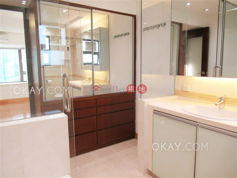 Efficient 4 bedroom on high floor with parking | Rental | Beverly Villa Block 1-10 碧華花園1-10座 Rental Listings