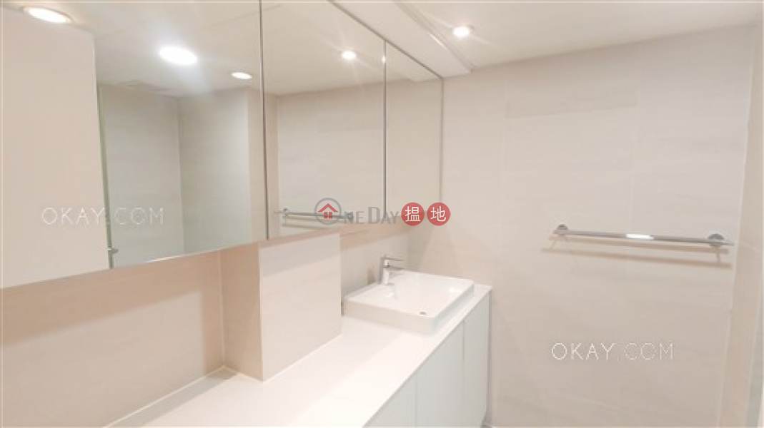 HK$ 73,000/ month Goodview Garden | Wan Chai District | Lovely penthouse with rooftop & parking | Rental