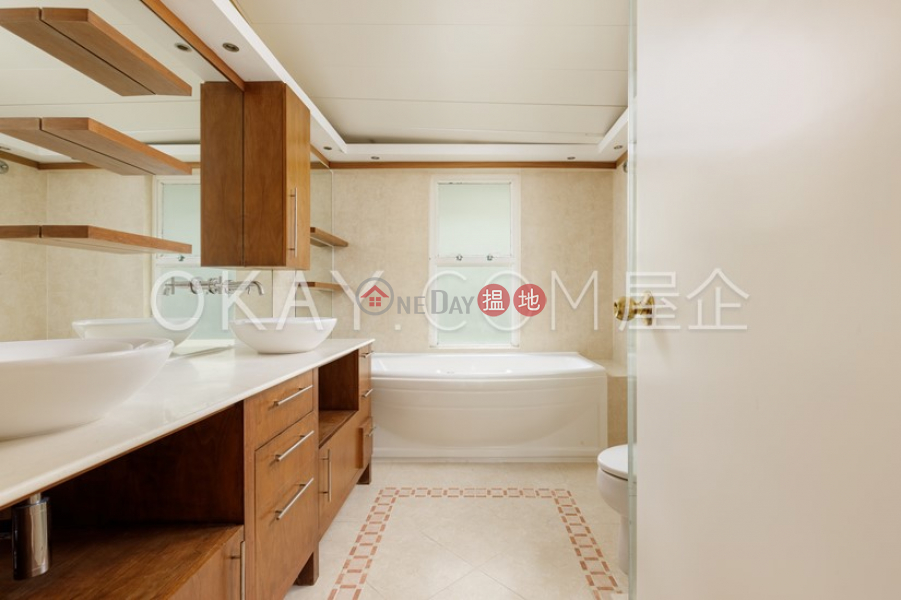 HK$ 85,000/ month | Discovery Bay, Phase 11 Siena One, House 9 Lantau Island | Stylish house with terrace & balcony | Rental