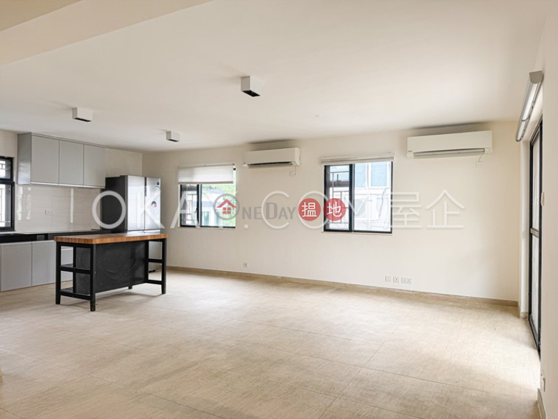 Property Search Hong Kong | OneDay | Residential Rental Listings Unique house on high floor with rooftop & balcony | Rental