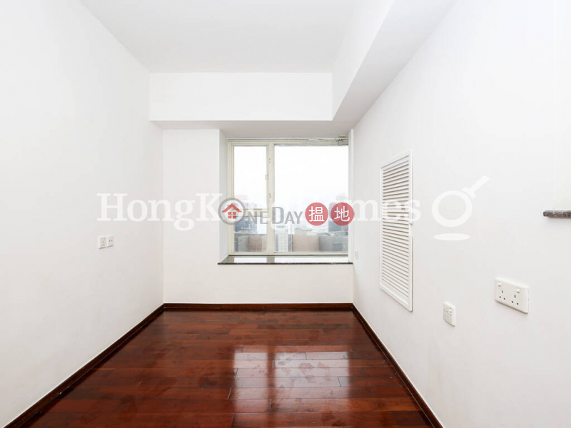 HK$ 42,000/ month, Centrestage, Central District | 3 Bedroom Family Unit for Rent at Centrestage