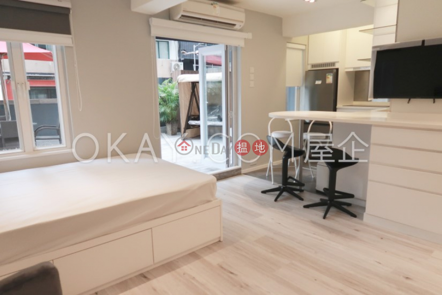 Generous with terrace in Central | For Sale | Ying Pont Building 英邦大廈 Sales Listings