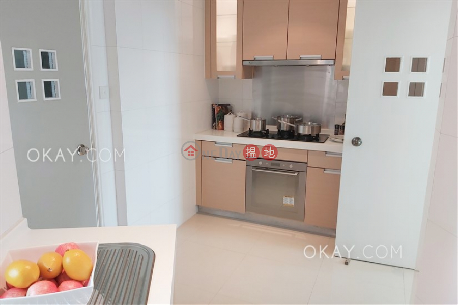 HK$ 67,000/ month Hillsborough Court, Central District Rare 3 bedroom with parking | Rental