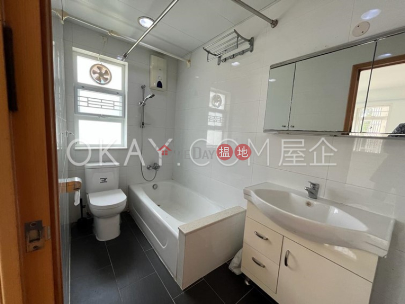 HK$ 19.8M Tseng Tau Tsuen Village House | Ma On Shan, Nicely kept house with parking | For Sale