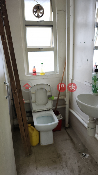 The company manages the warehouse, making it easy to load and unload goods., 22 Kin Fat Street | Tuen Mun | Hong Kong Rental HK$ 8,800/ month