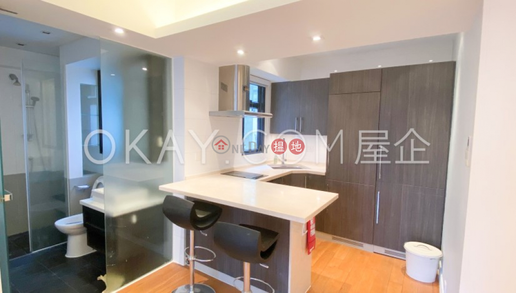 Charming 1 bedroom on high floor with rooftop | Rental | Yuk Yat Building 旭日樓 Rental Listings