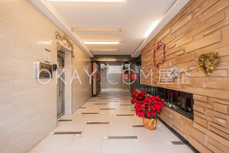 Unique 2 bedroom on high floor with parking | For Sale | Winner Court 榮華閣 Sales Listings
