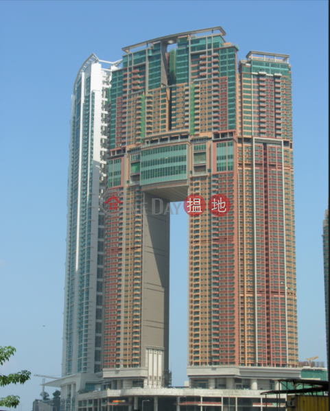 3 Bedroom Family Flat for Sale in West Kowloon | The Arch 凱旋門 Sales Listings