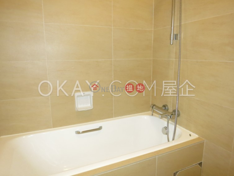 HK$ 74,000/ 月|全景大廈西區|2房2廁,連車位,露台全景大廈出租單位