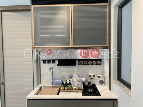 Unique 1 bedroom on high floor with balcony | Rental | Feng Fong Building 芬芳大廈 _0