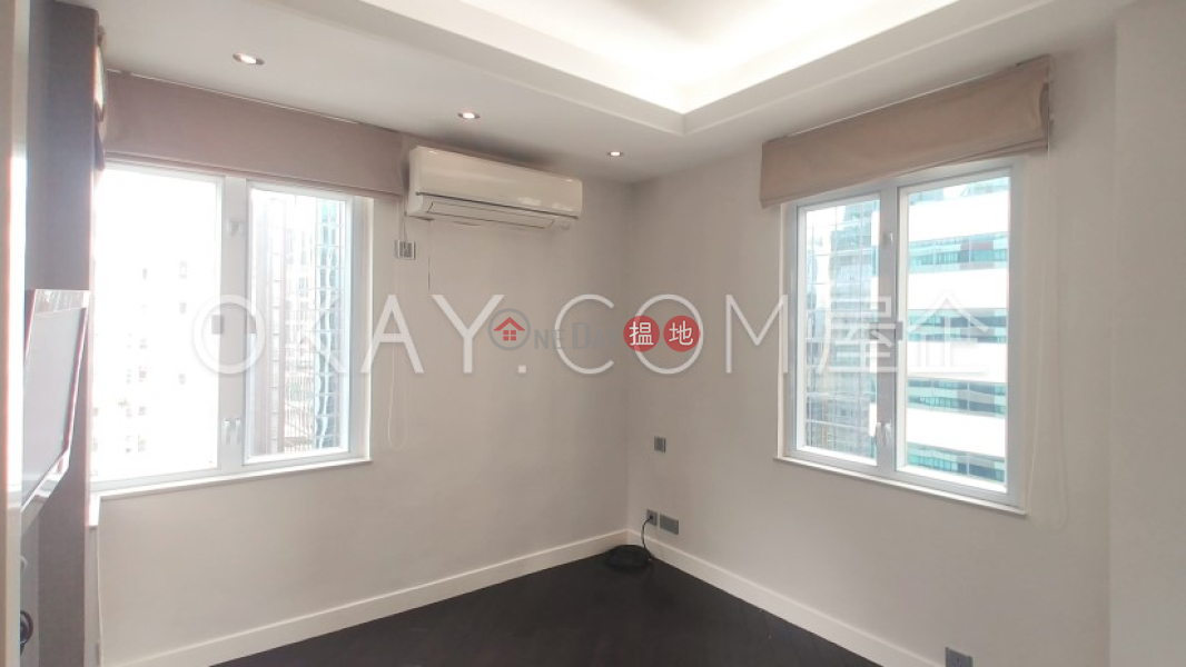 HK$ 9.8M, Pak Tak Building, Wan Chai District Practical 2 bedroom on high floor | For Sale