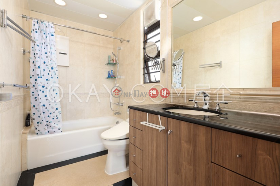 Efficient 3 bedroom on high floor with parking | For Sale | Villa Lotto Block B-D 樂陶苑 B-D座 Sales Listings