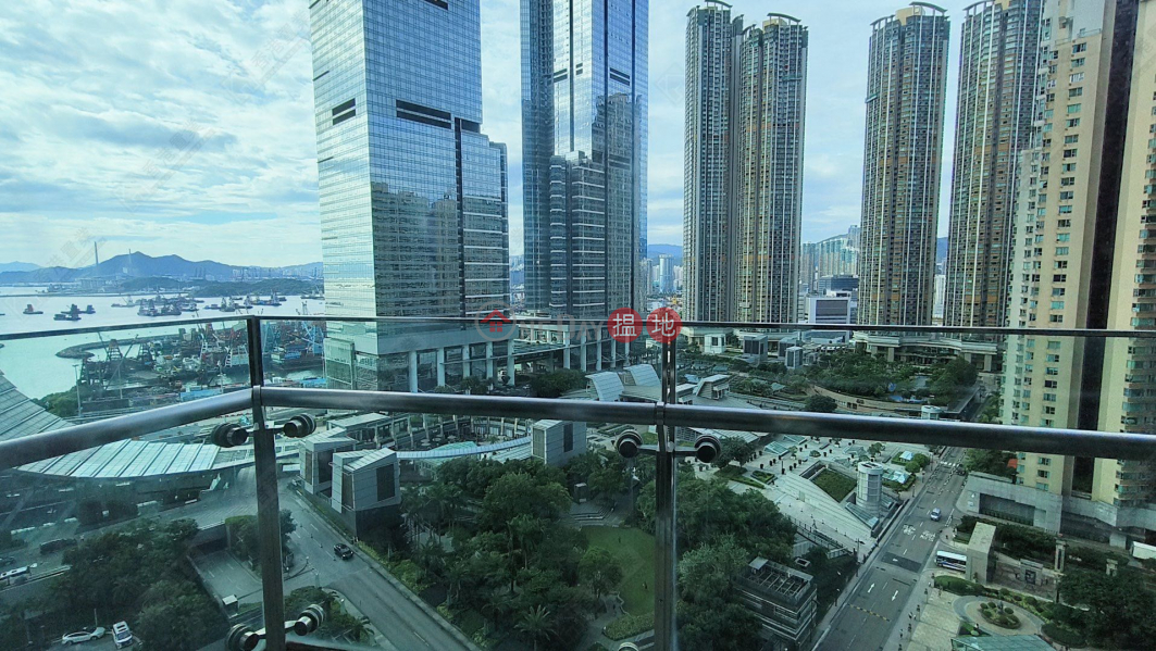 HK$ 25M, The Harbourside Tower 1 Yau Tsim Mong Two bedrooms, one suite, and one study in The Harbourside