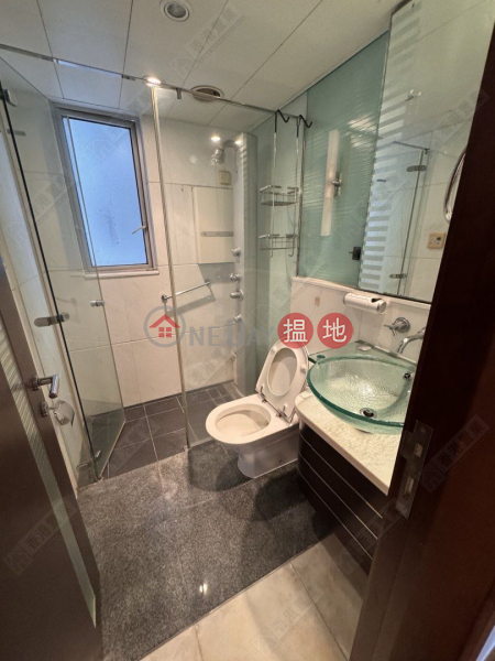 Three bedrooms and one apartment in The Harbourside 1 Austin Road West | Yau Tsim Mong Hong Kong Sales | HK$ 37M