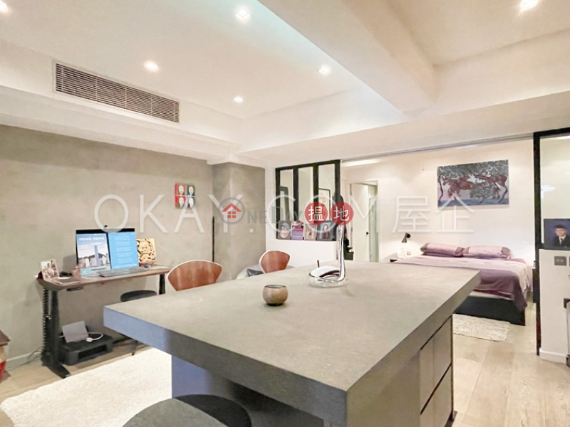 HK$ 43,000/ month | 42 Robinson Road | Western District | Elegant 1 bedroom with terrace | Rental