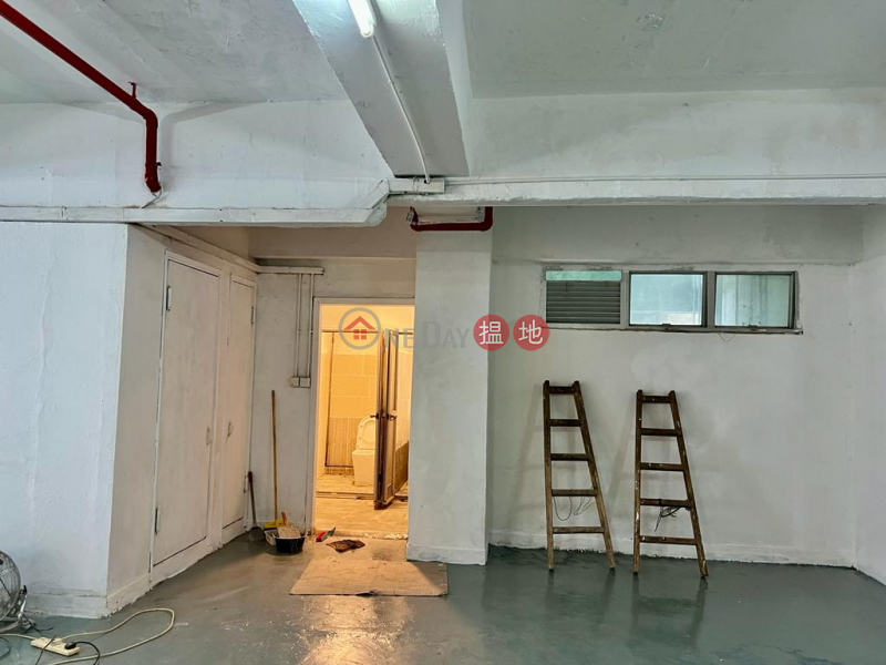 Kwai Chung Yee Lim Industrial Building Stage 3: warehouse decoration with inside toliet, just finish painting, 6 Kin Tsuen Street | Kwai Tsing District Hong Kong, Rental | HK$ 42,000/ month