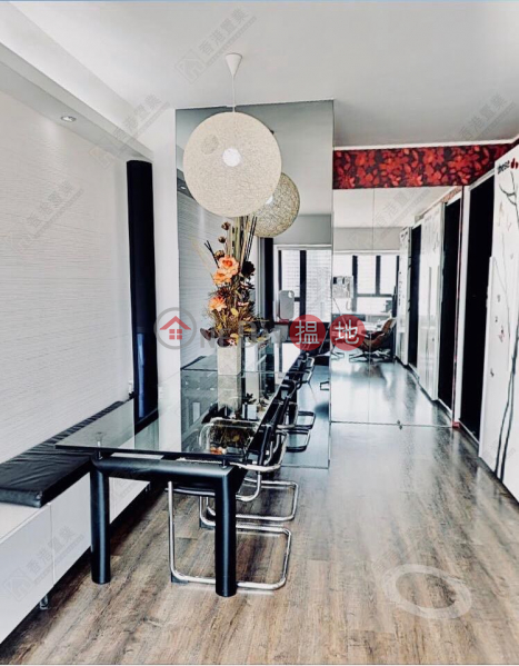 Three bedrooms, one apartment, multi-purpose in THE ARCH, 1 Austin Road West | Yau Tsim Mong | Hong Kong, Sales | HK$ 35M