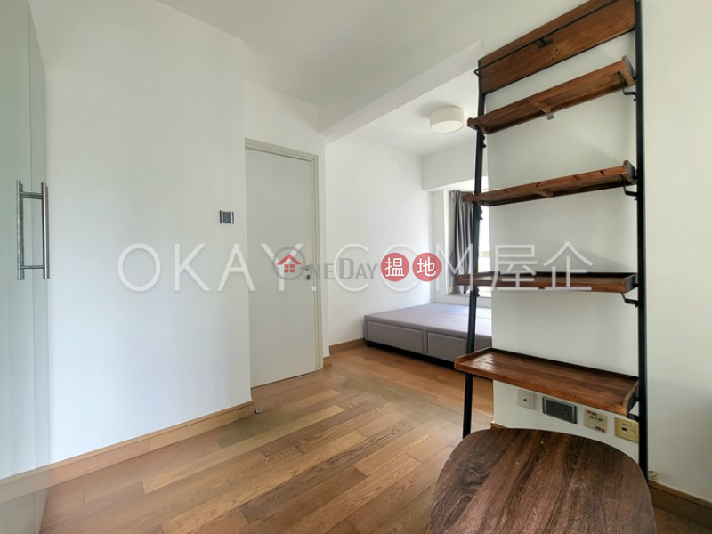 HK$ 28,000/ month, Centrestage Central District, Tasteful 1 bedroom on high floor with balcony | Rental