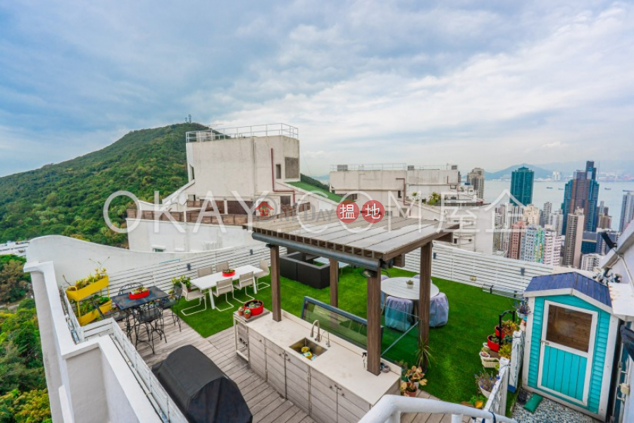 Luxurious 3 bed on high floor with rooftop & parking | For Sale | Y. Y. Mansions block A-D 裕仁大廈A-D座 Sales Listings