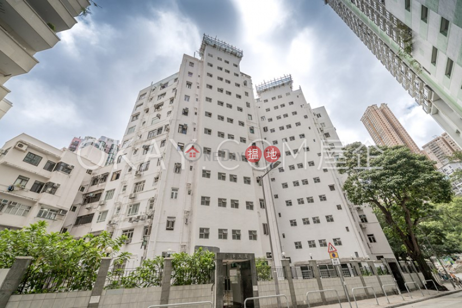 HK$ 52,000/ 月豪華大廈西區3房2廁,實用率高,露台豪華大廈出租單位