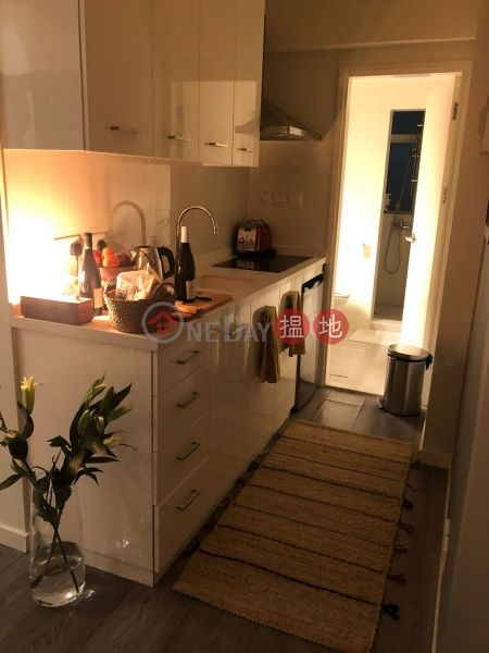 HK$ 22,000/ month Kin On Building Wan Chai District, Renovated One-bedroom Apartment