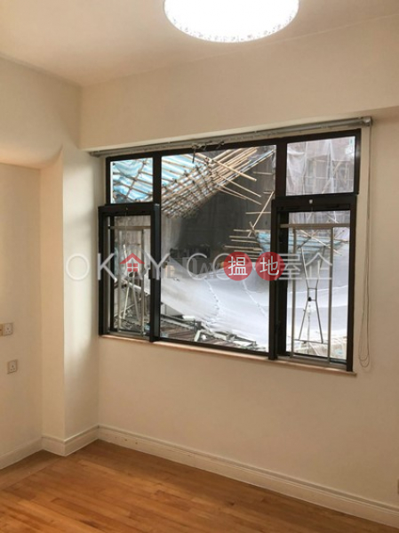 Luxurious 4 bedroom with balcony & parking | For Sale | BEACON HILL COURT 龍景樓 Sales Listings