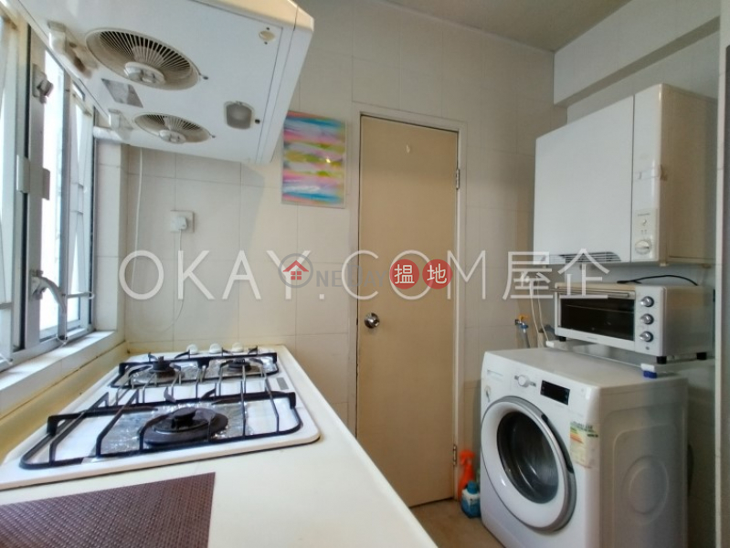 HK$ 20M HILLSEA COURT Kowloon City | Efficient 3 bedroom with parking | For Sale