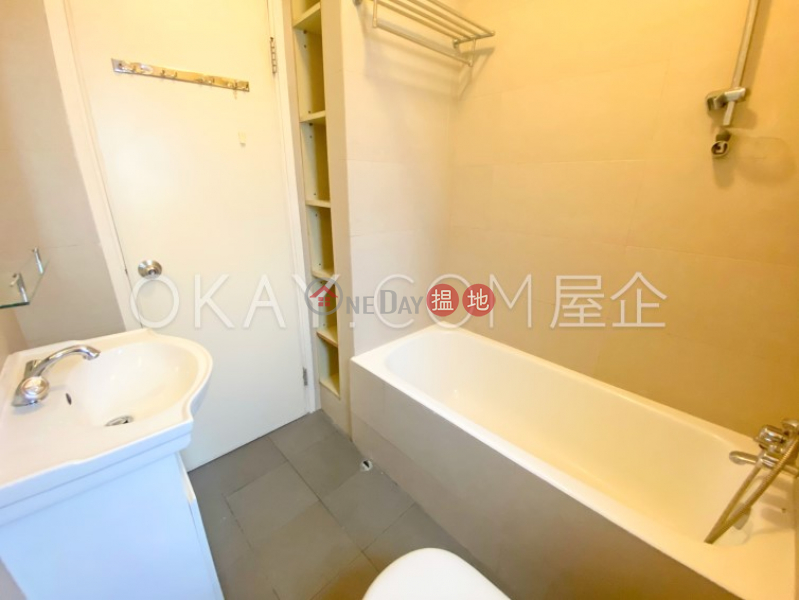 HK$ 8.8M Sussex Court, Western District, Practical 2 bedroom on high floor | For Sale