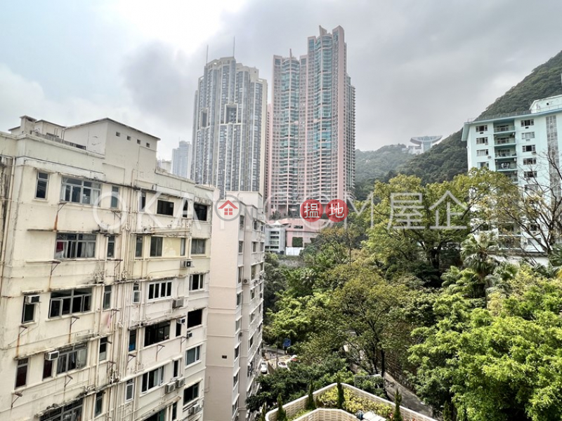 Gorgeous 3 bedroom with balcony & parking | For Sale | Yukon Court 殷豪閣 Sales Listings