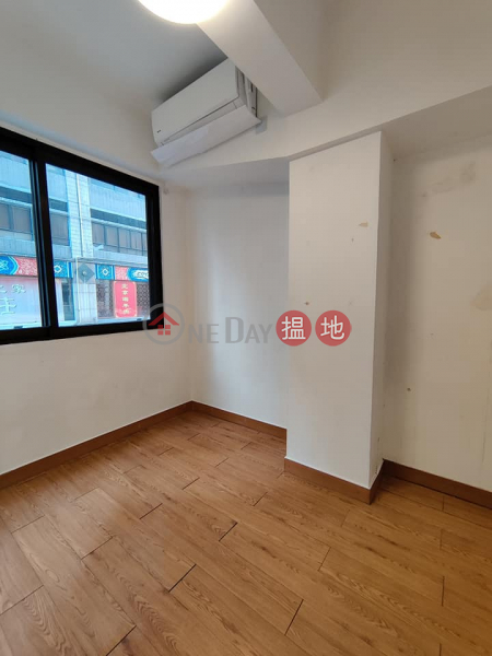 renovated apartment at convenient location | 13-15 Queen\'s Road West 皇后大道西 13-15 號 Rental Listings