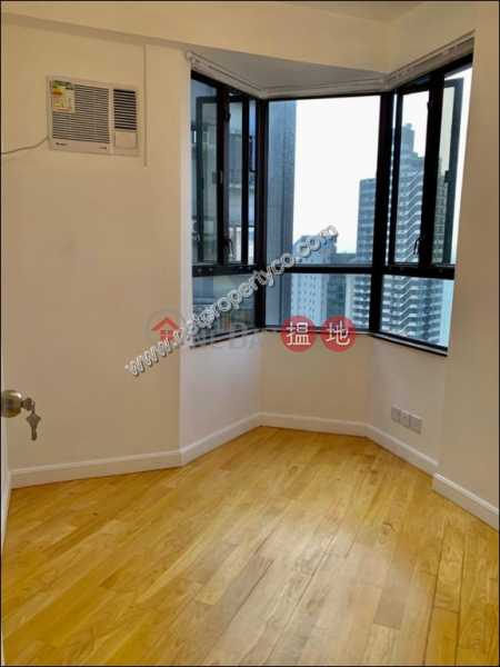 HK$ 21,000/ month | Kwong Fung Terrace, Western District Amazing Seaview Newly Renovated 2 Bedroom Apartment