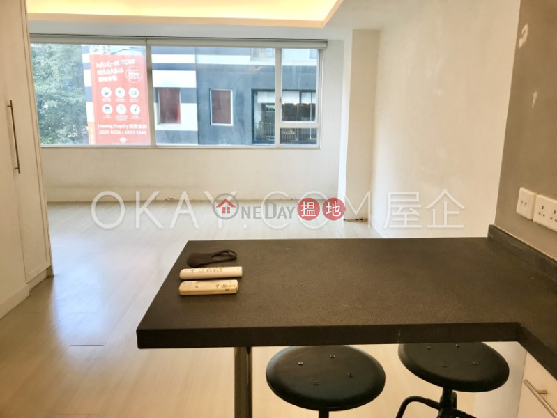 HK$ 35,000/ month | 122 Hollywood Road | Central District Nicely kept 1 bedroom with terrace & balcony | Rental
