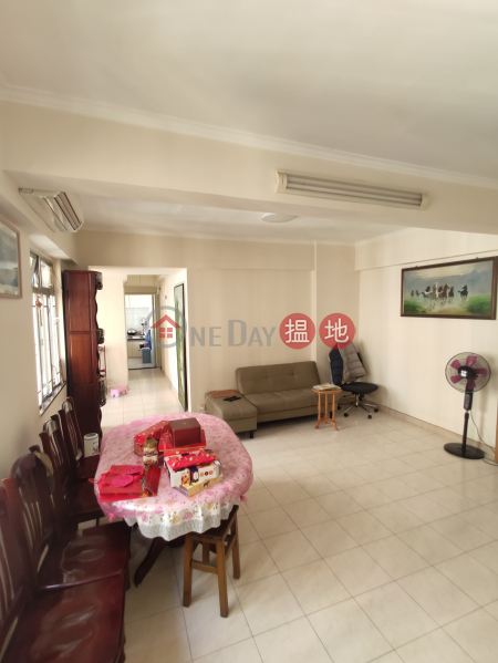 With balcony, Rare in the market, in the town center, Silence envirnoment, convenient transportation, 428-440 Queens Road West | Western District, Hong Kong | Rental | HK$ 23,000/ month