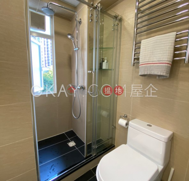 Lovely 2 bedroom on high floor | For Sale | Central Mansion 中央大廈 Sales Listings