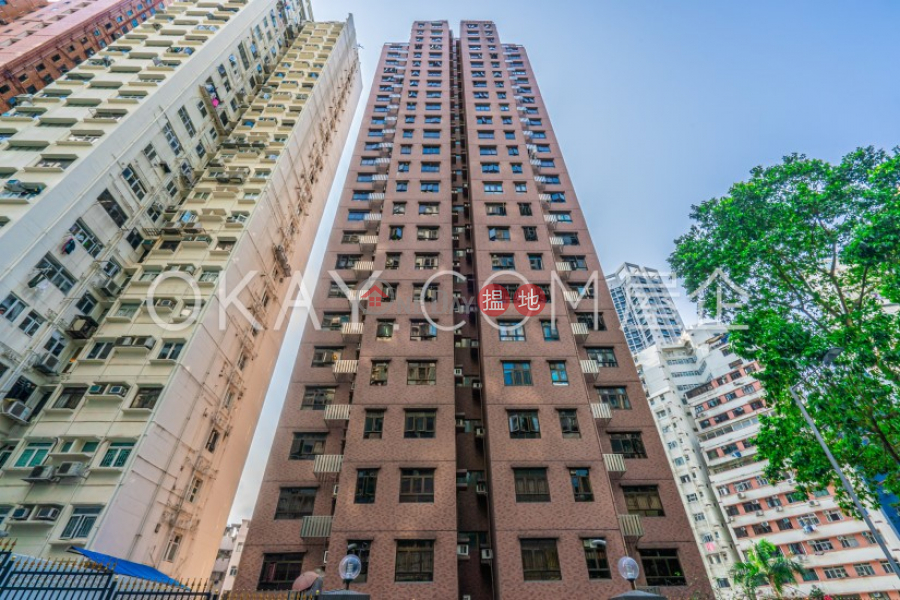 HK$ 32,000/ month Trillion Court, Eastern District, Tasteful 3 bedroom with parking | Rental