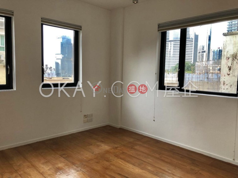 HK$ 30M, Seaview Mansion, Central District | Efficient 2 bed on high floor with balcony & parking | For Sale